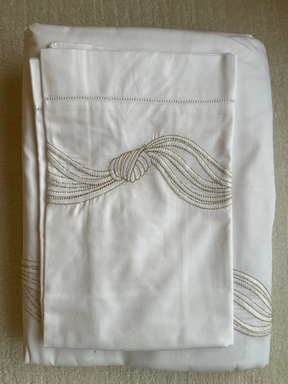 Tight bed sheet